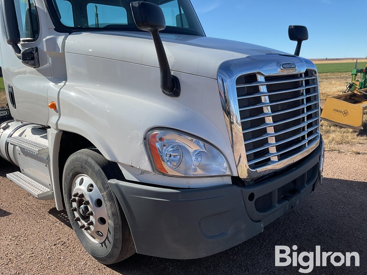 freightliner-cascadia-125-image-16