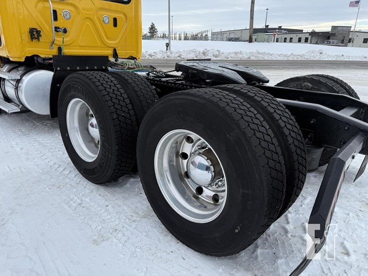 2016-freightliner-cascadia-125-image-18