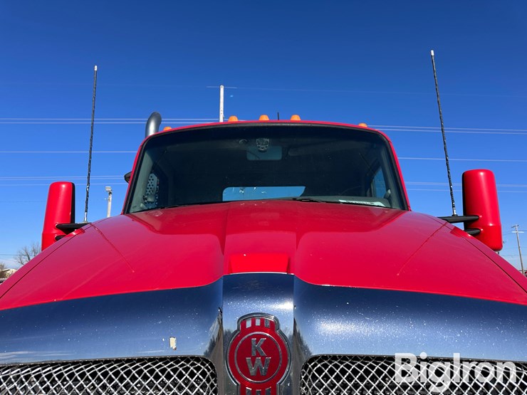 2019-kenworth-t680-image-12