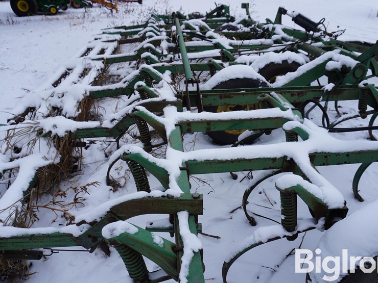 john-deere-24-image-10