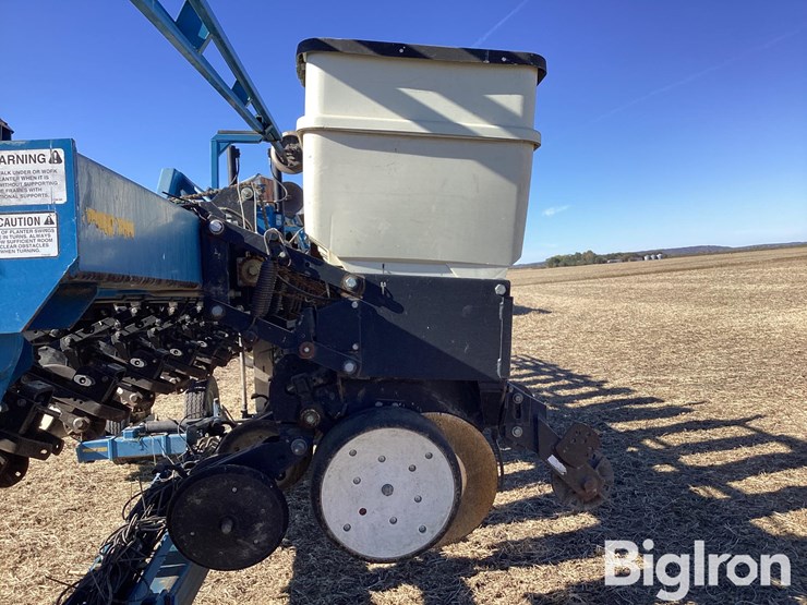 2002-kinze-3600-image-17