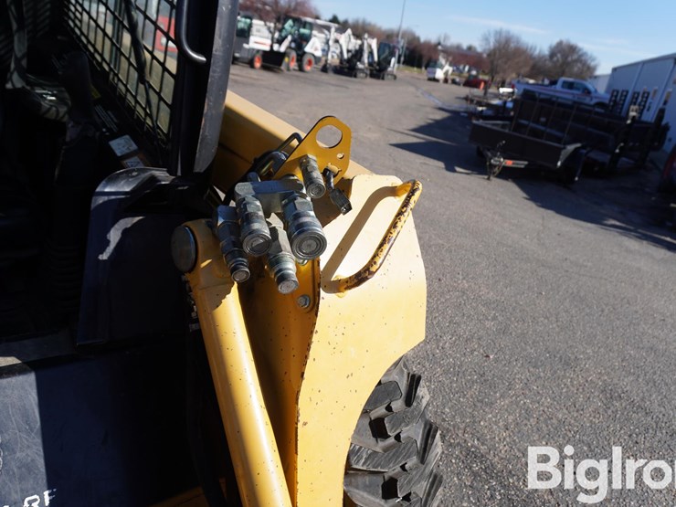 john-deere-317-image-12