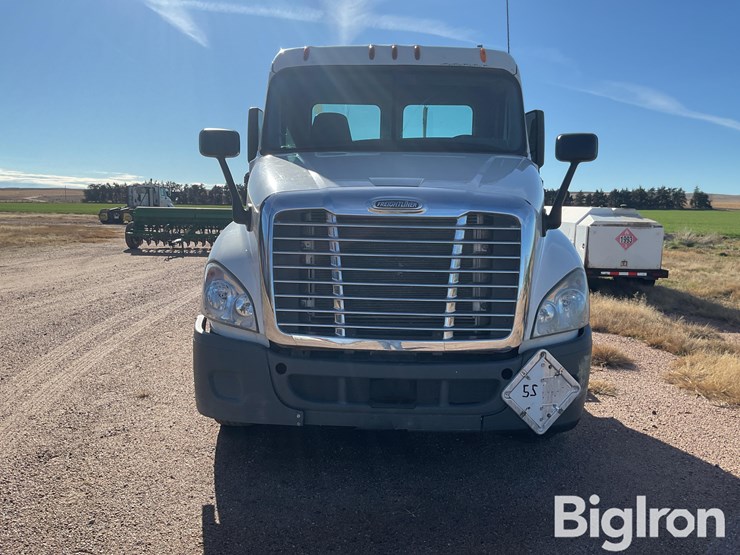 freightliner-cascadia-125-image-2