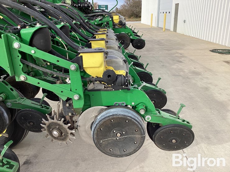 john-deere-1790-image-15