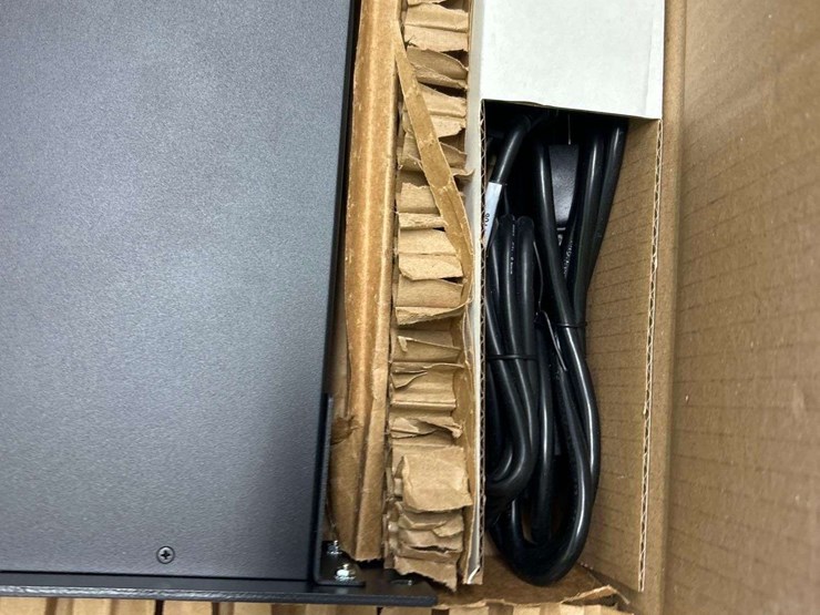 crestron-ccs-uc-codec-200-codec-video-conferencing-and-collaboration-system-image-4