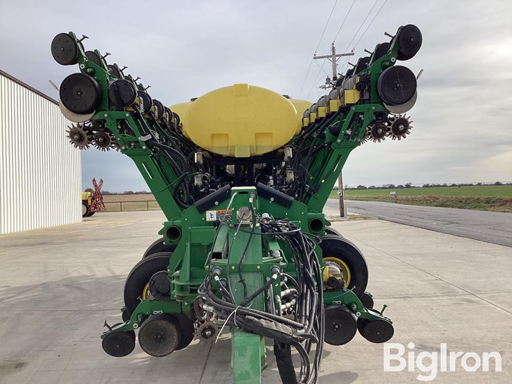 john-deere-1790-image-10