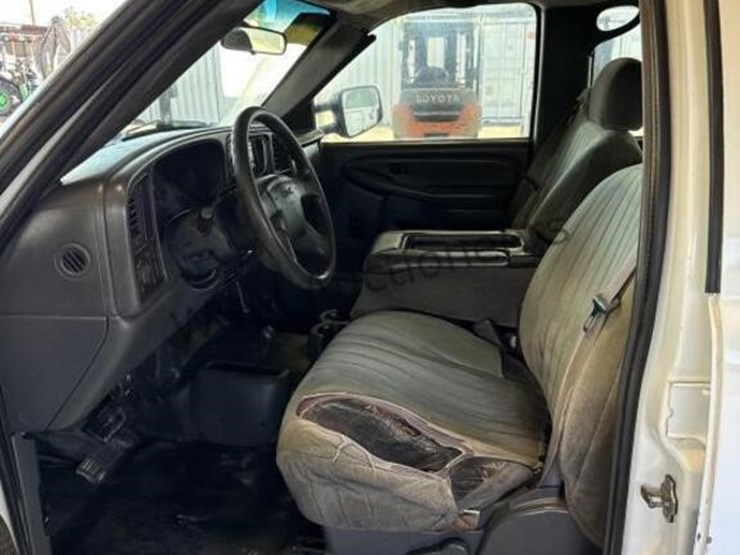 2005-gmc-sierra-3500-image-24