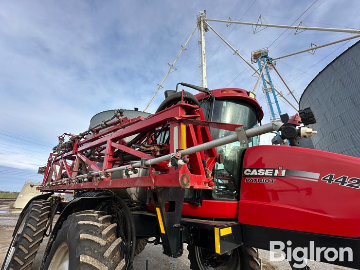 case-ih-patriot-4420-image-11