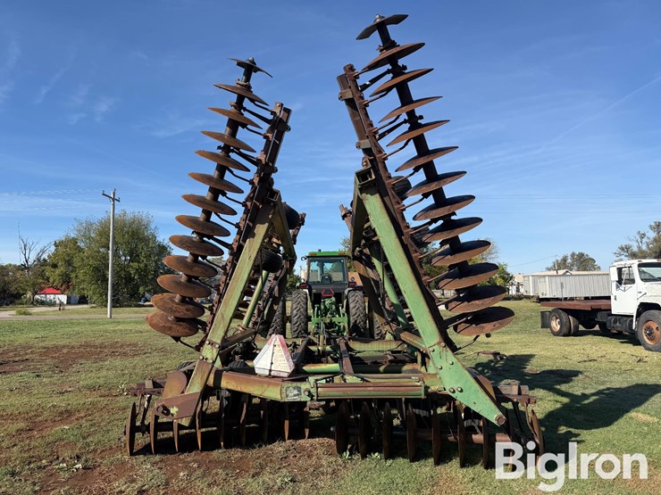 john-deere-235-image-6