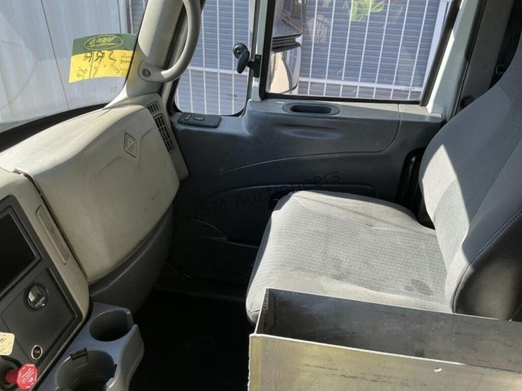 2009-international-7400-image-30