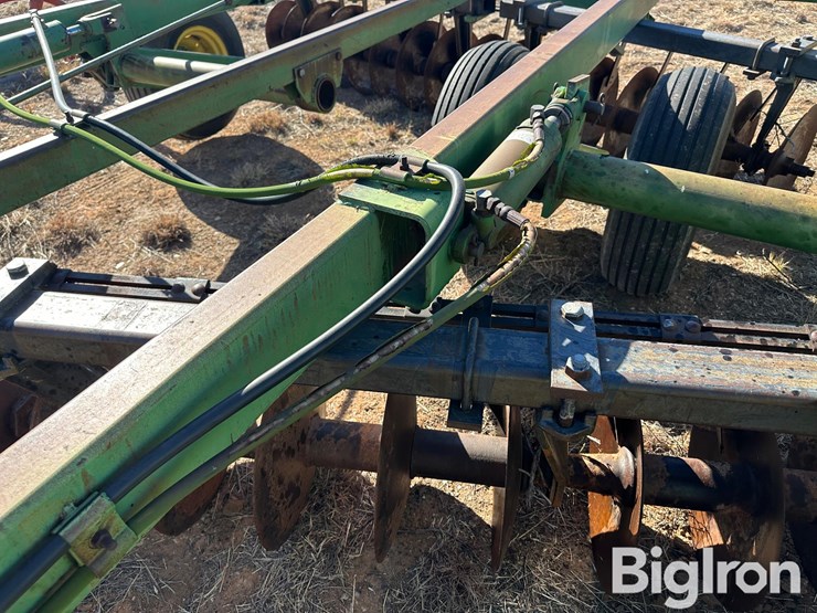 john-deere-235-image-18