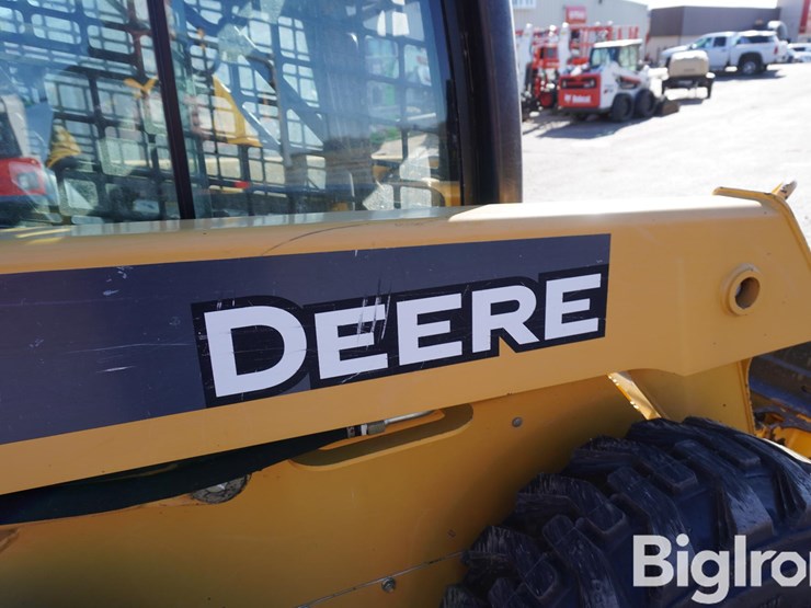 john-deere-317-image-18