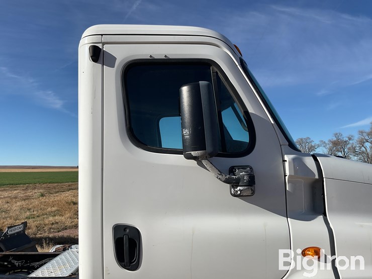 freightliner-cascadia-125-image-18