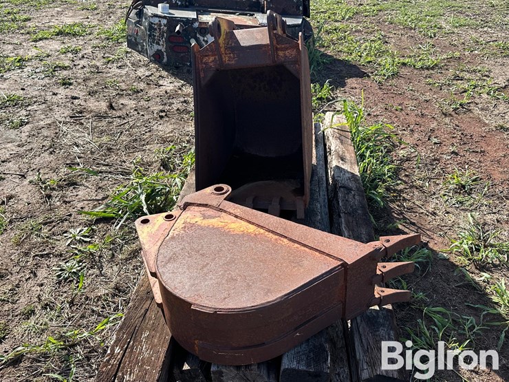 massey-ferguson-60-excavator/backhoe-buckets-image-2