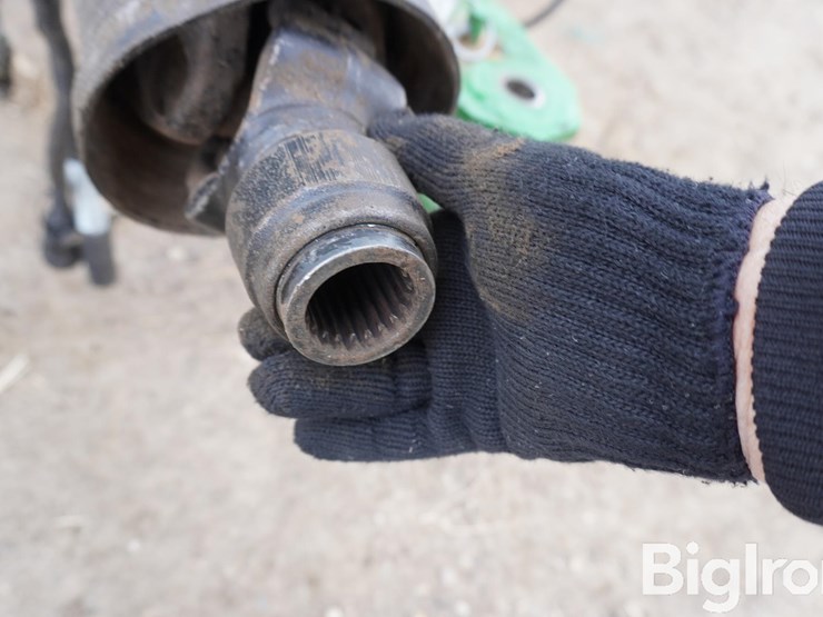 2024-john-deere-561m-image-13