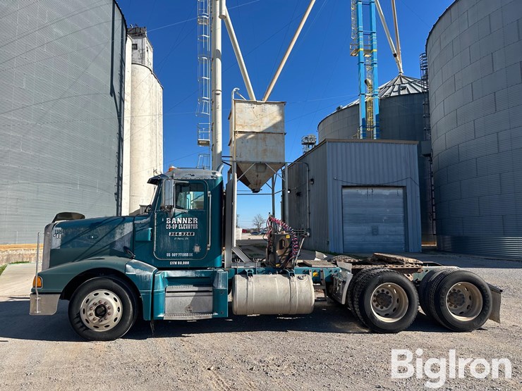 peterbilt-377-image-8