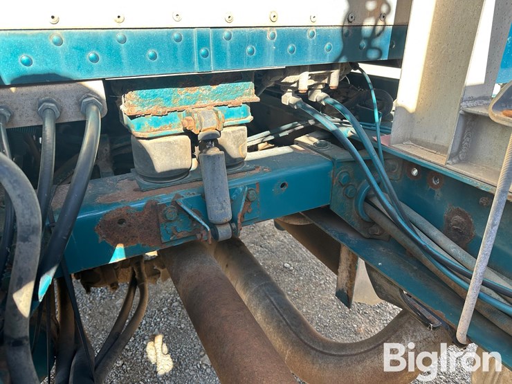 peterbilt-377-image-15