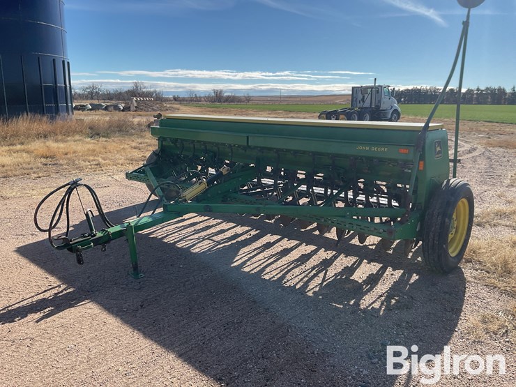 john-deere-8200-image-1