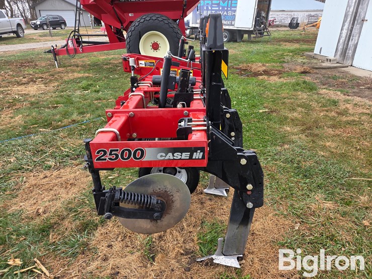 case-ih-2500-image-9