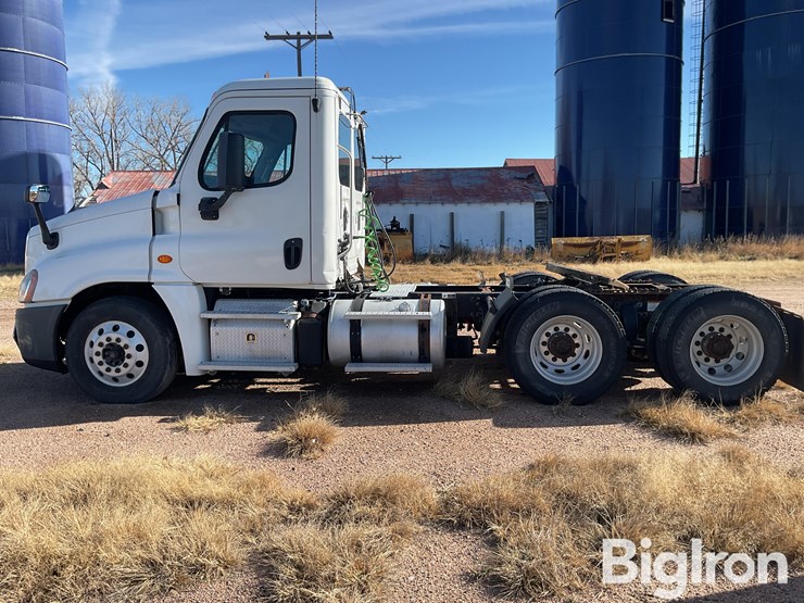freightliner-cascadia-125-image-8