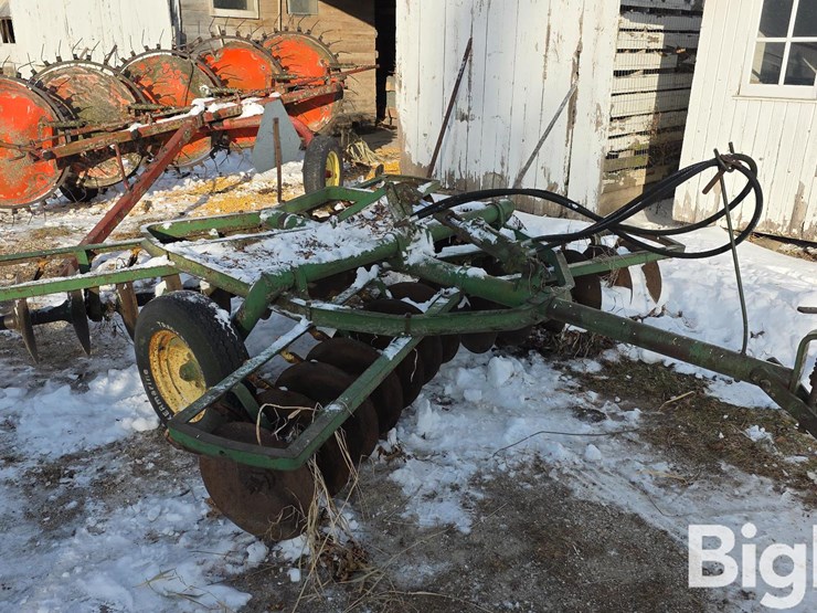 john-deere-10-image-3