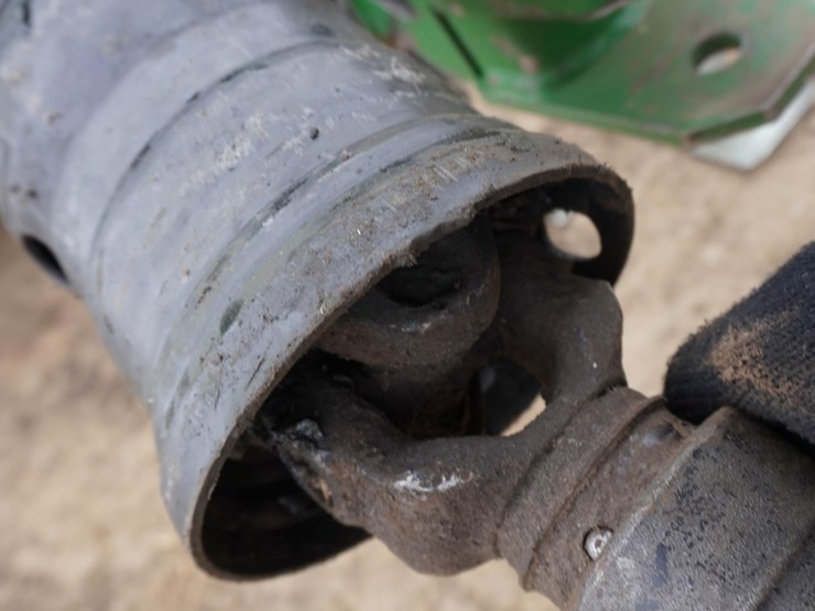 2024-john-deere-561m-image-11