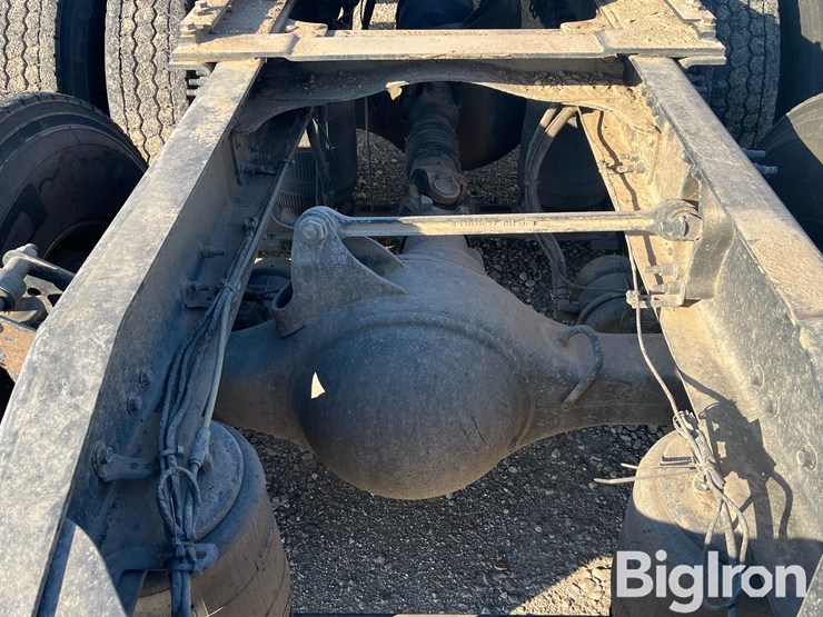 2017-mack-pinnacle-cxu613-image-11