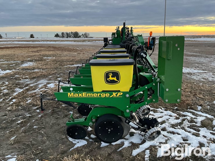 john-deere-1720-image-4