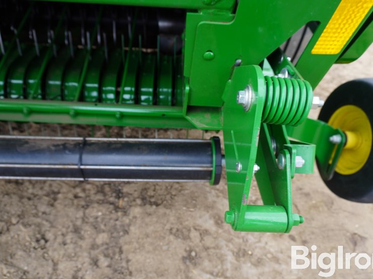 2024-john-deere-561m-image-15