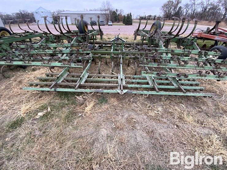 john-deere-25-image-6