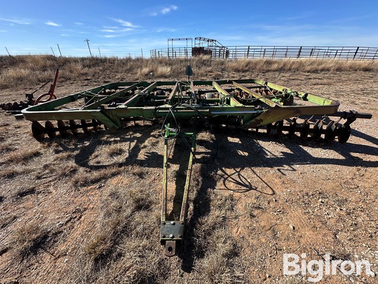 john-deere-235-image-2