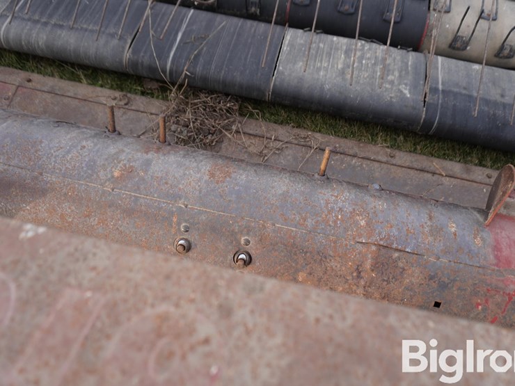 international-810-13-image-15