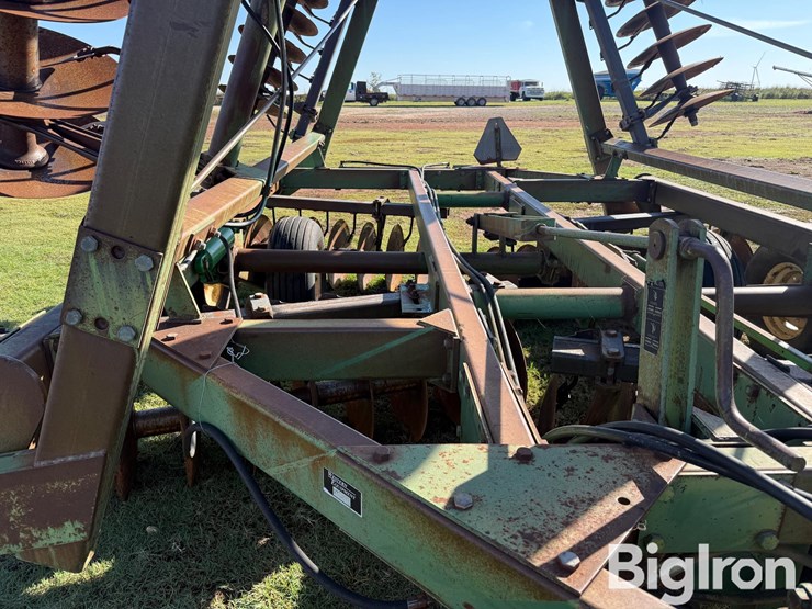 john-deere-235-image-12