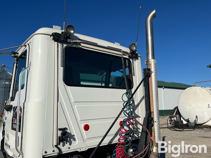 2017-mack-pinnacle-cxu613-image-15