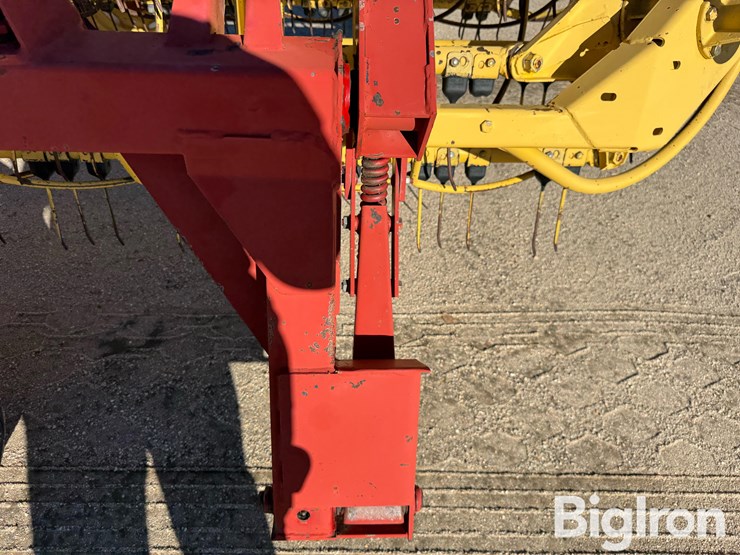 new-holland-216-image-9