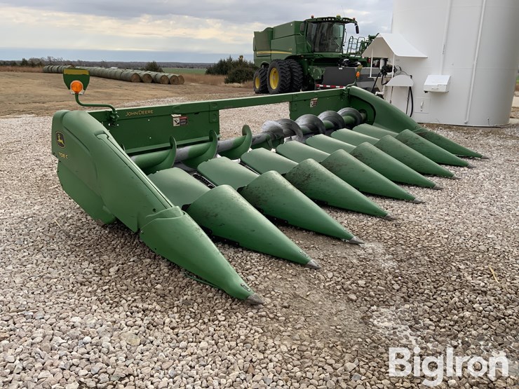 2018-john-deere-708c-image-3