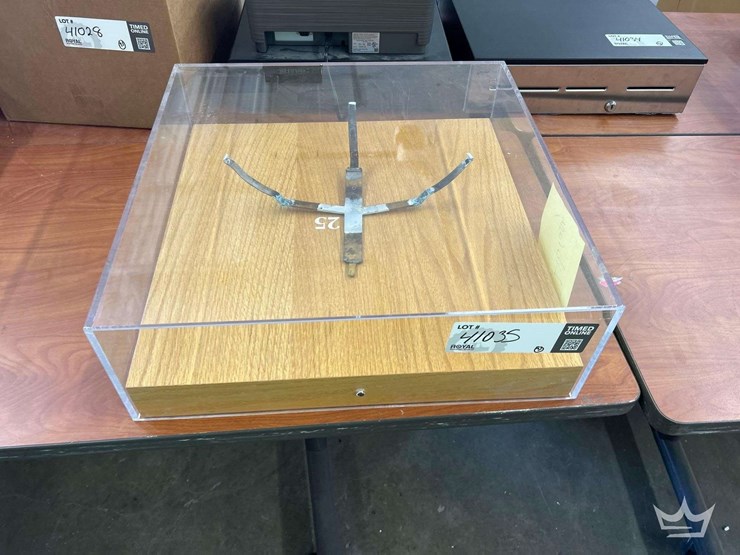 mini-display-case-image-3