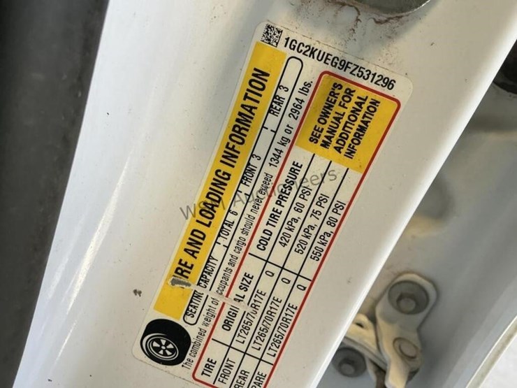 2015-chevrolet-silverado-2500hd-image-17