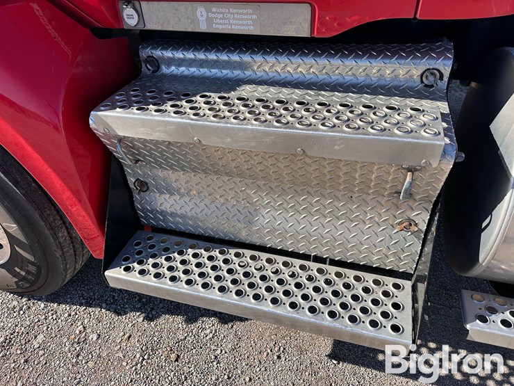 2019-kenworth-t680-image-10