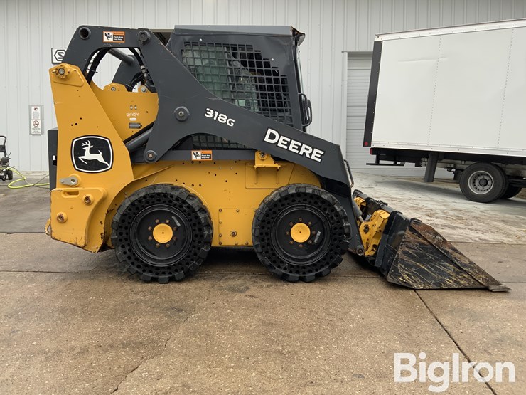 deere-318g-image-4