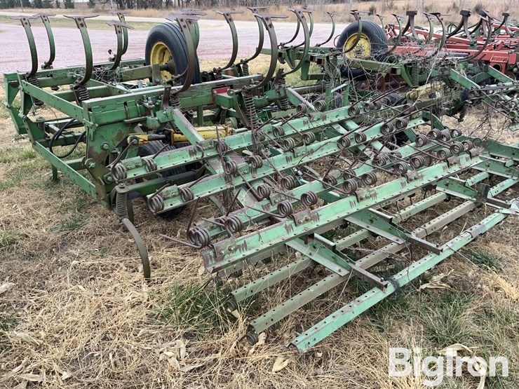 john-deere-25-image-7