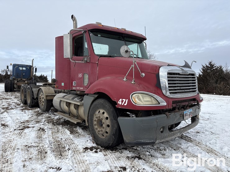 freightliner-columbia-120-image-3