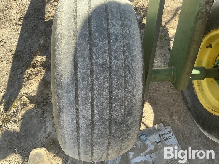 john-deere-235-image-18