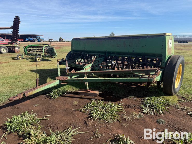 john-deere-8200-image-1