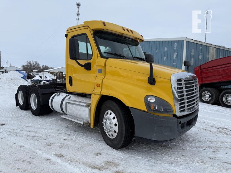 2016-freightliner-cascadia-125-image-2