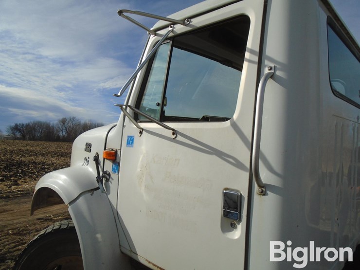 international-4700-image-11