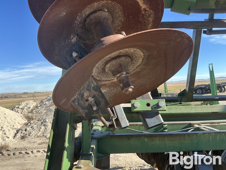 john-deere-235-image-11