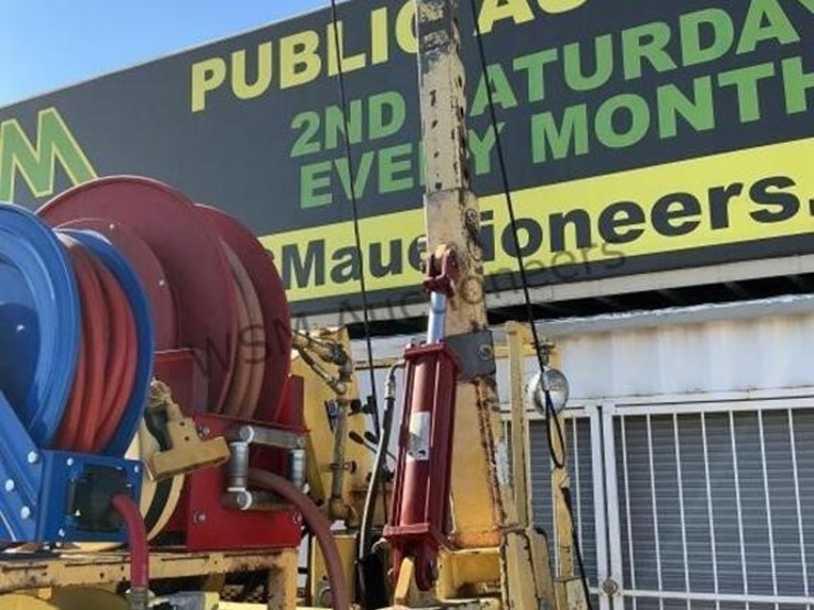 2009-international-7400-image-11