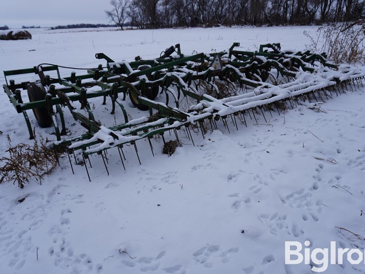 john-deere-24-image-7