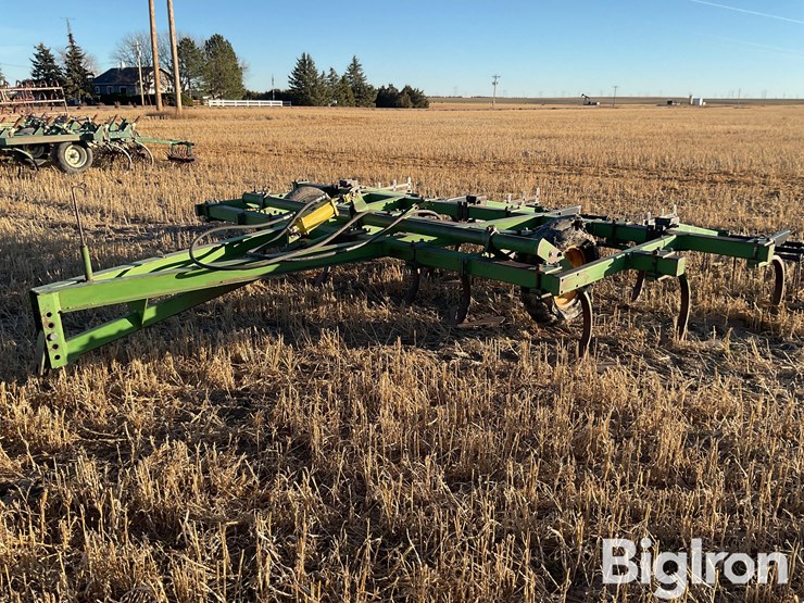 john-deere-100-image-1